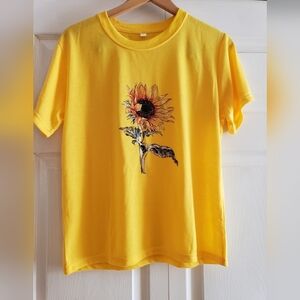 🆕Ladies crew neck tee.